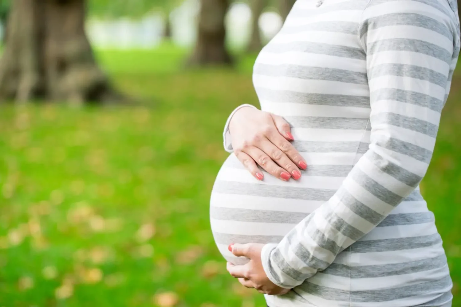 تفسير حلم الحمل على وشك الولادة للعزباء لابن سيرين والنابلسي